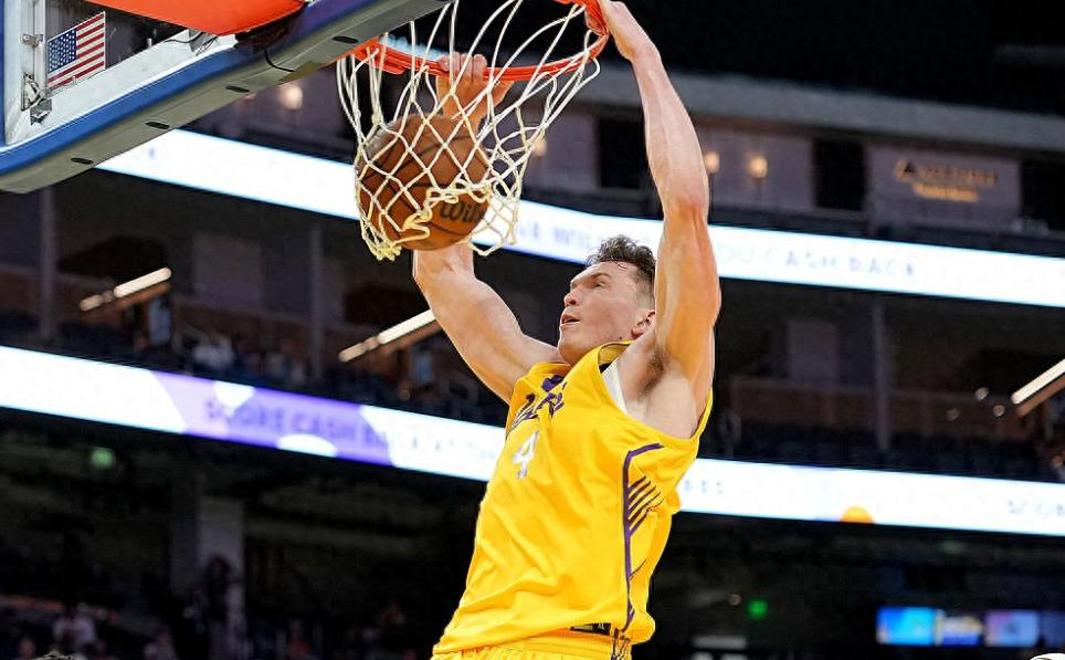 勇士客场逆转马刺取得两连胜 勇士客场逆转马刺取得两连胜