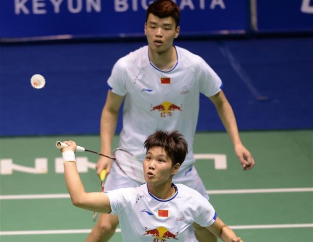 印尼队横扫马来西亚队，黄鸭组合扛起全队