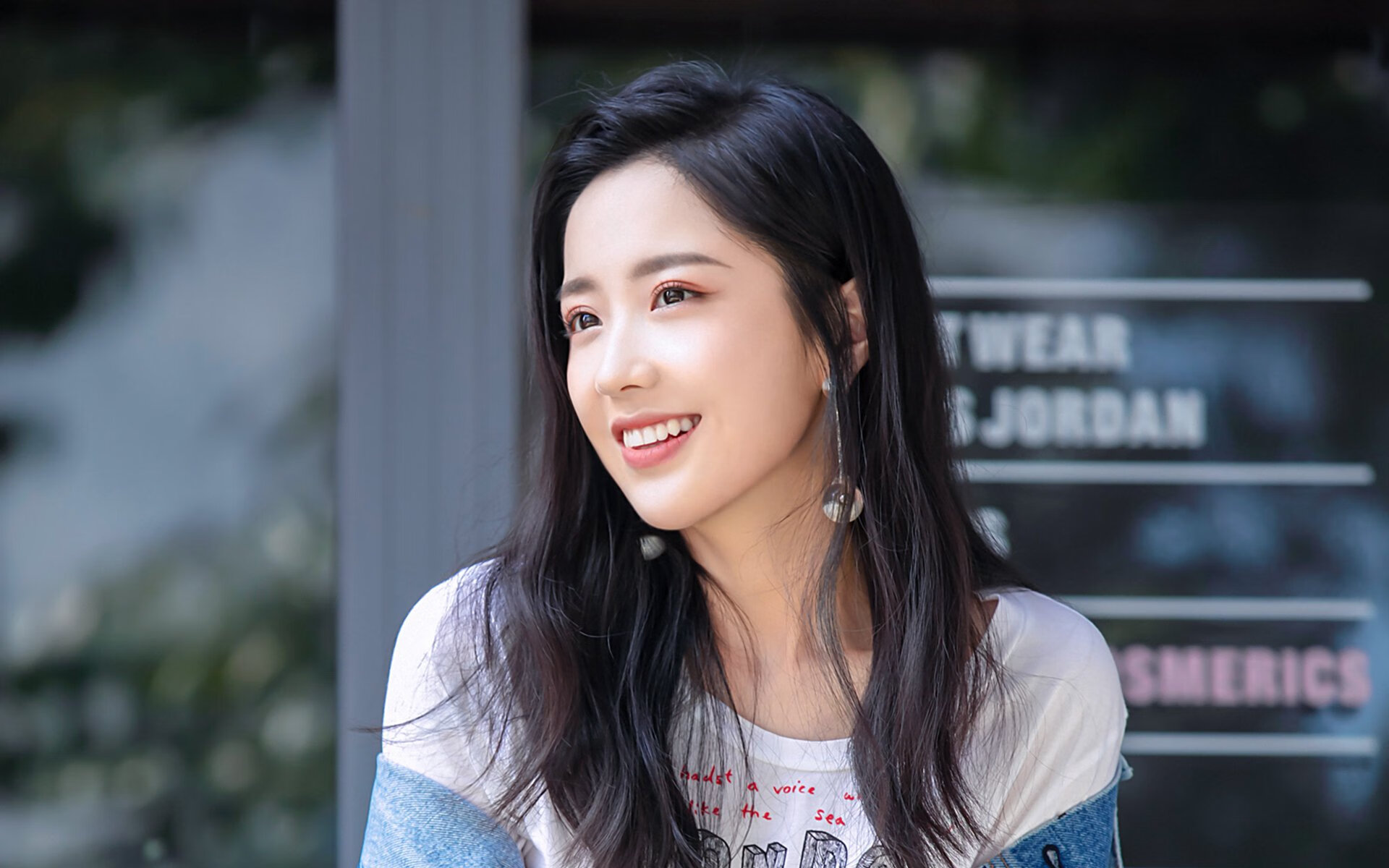 欧冠淘汰赛焦点战,里昂凶猛火力彻底压制加拿大黑马