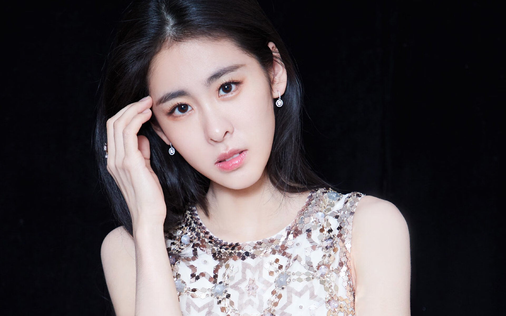 波斯湾畔的红黑风暴，当AC米兰遭遇伊朗铁壁，阿劳霍以一己之力书写巨星定义