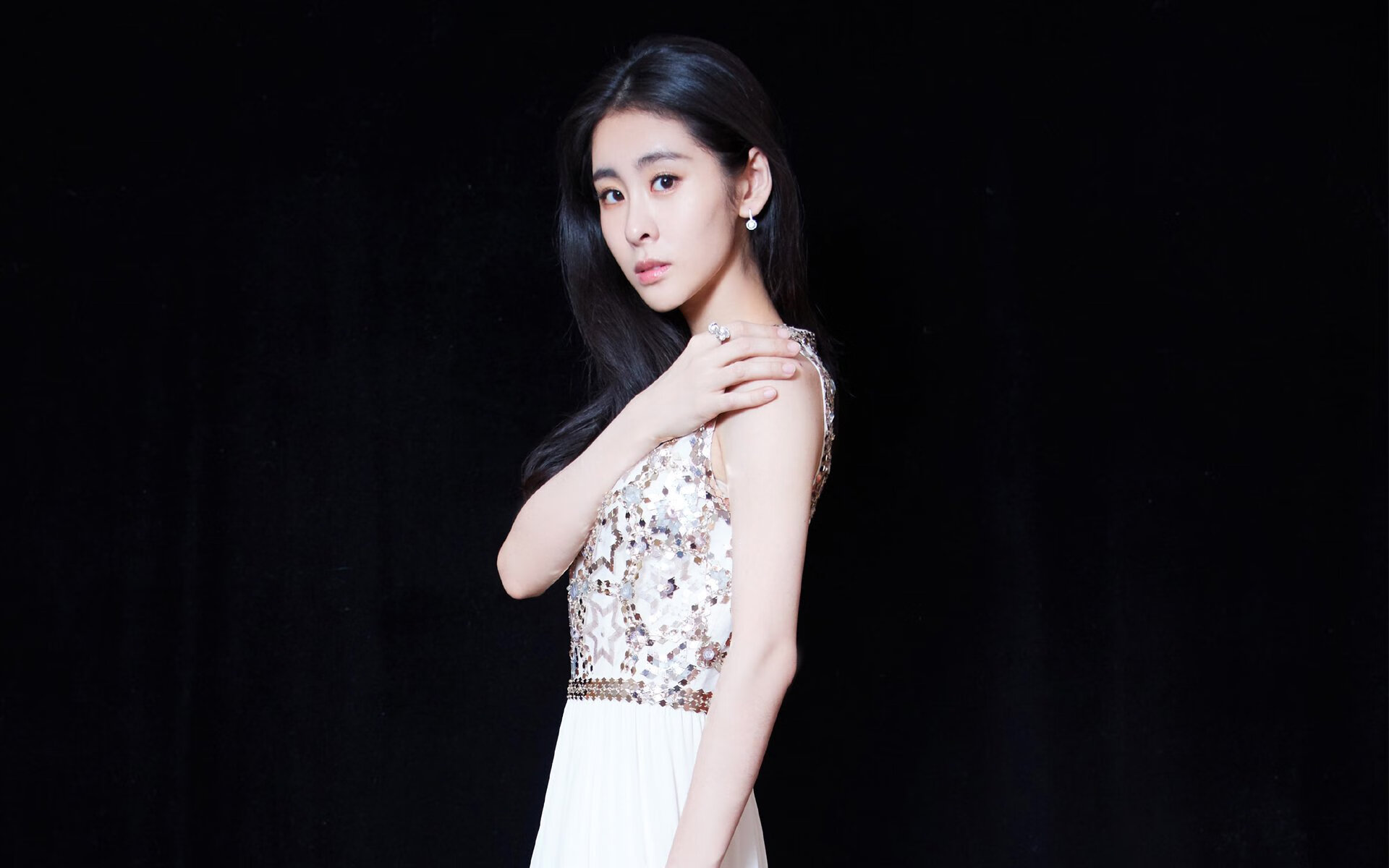 当足球的战术铁链撞上篮球的烈焰风暴,解析太阳火力如何诠释现代竞技的压制哲学